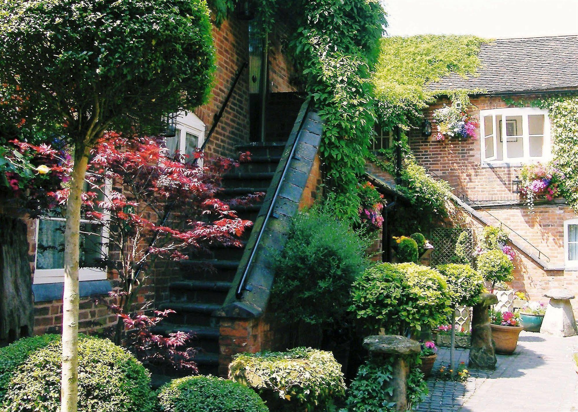 The Greyhound Coaching Inn Lutterworth Exterior foto